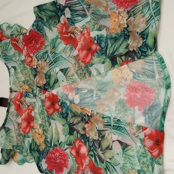 Metropolis Company Women's Top Sz S Floral Flutter Sleeve Ruffle Flower Light - Picture 6 of 7